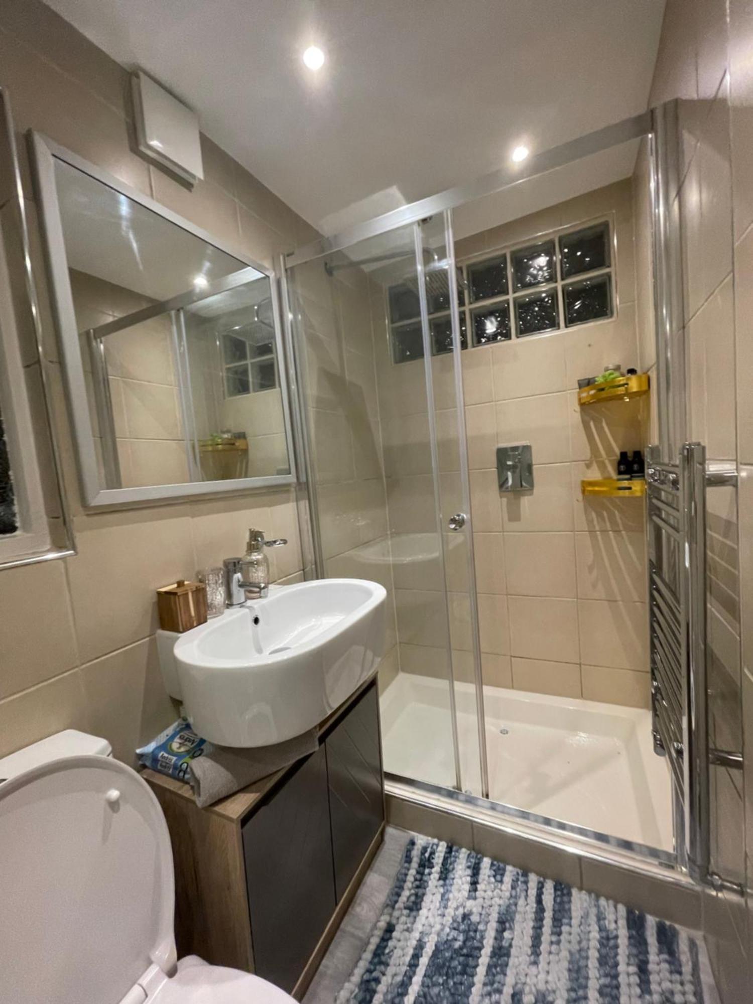 Queen Bedroom In Maida Vale London Exterior foto
